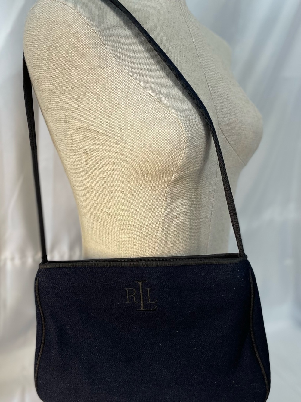 Shoulder Bag in Navy Blue